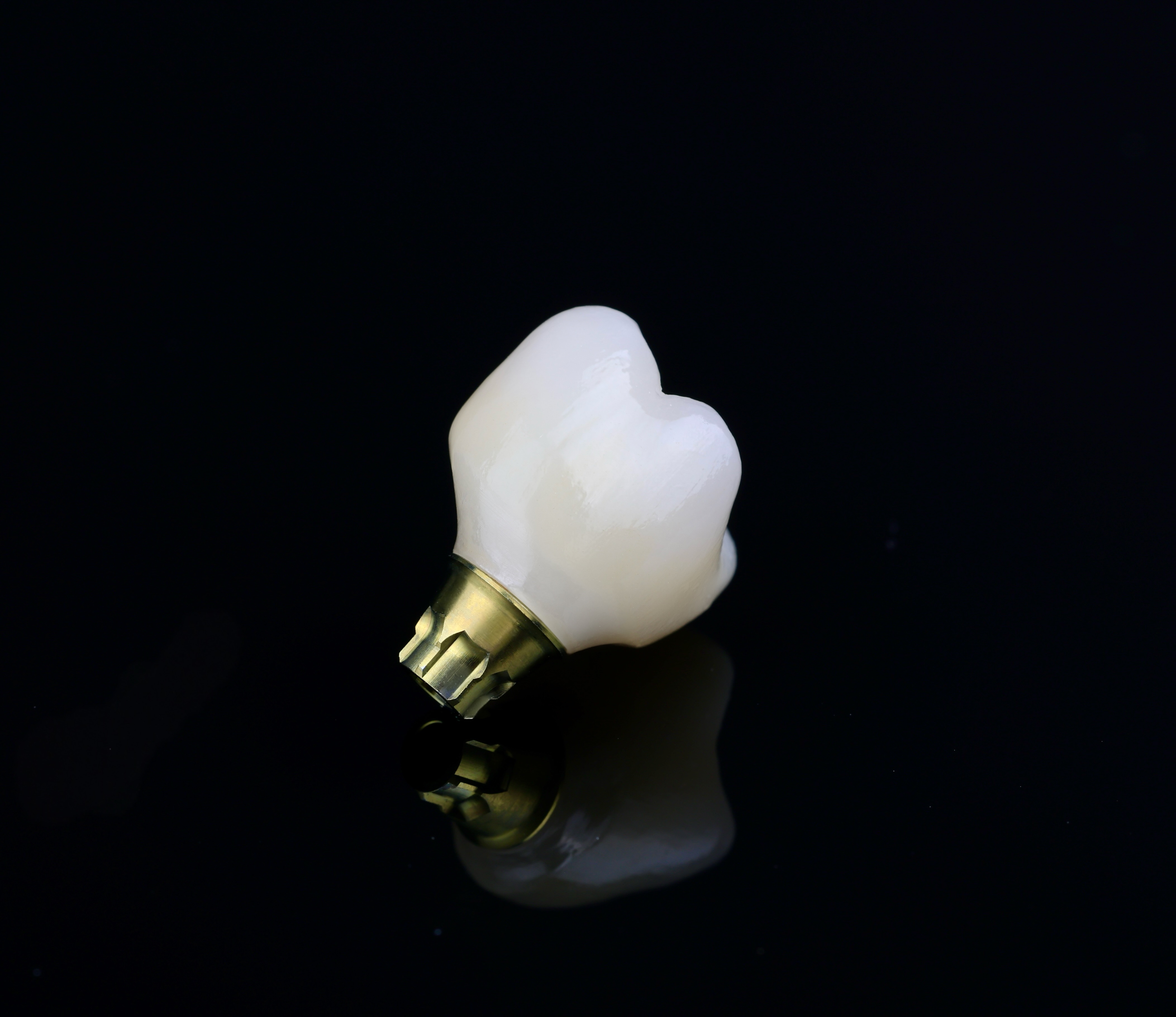 Screw-retained implant bridge